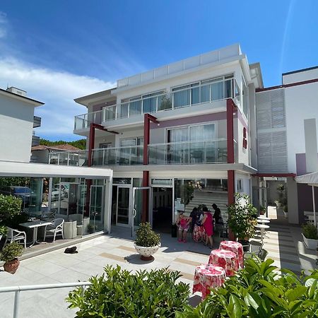 Hotel Al Ponte Линяно Сабиадоро Екстериор снимка