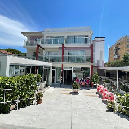 Hotel Al Ponte Линяно Сабиадоро Екстериор снимка