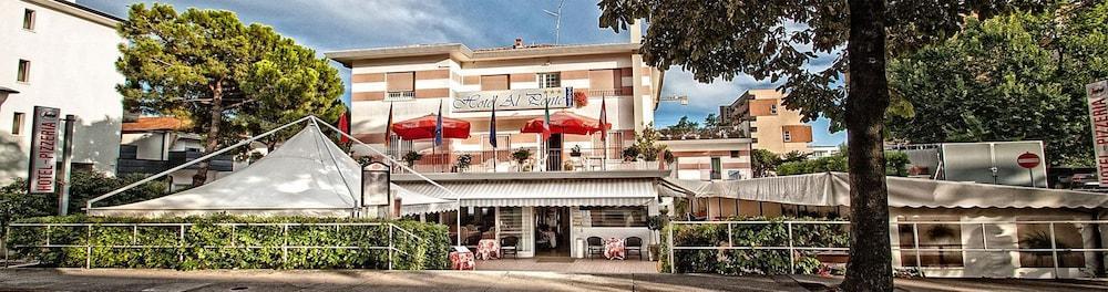 Hotel Al Ponte Линяно Сабиадоро Екстериор снимка