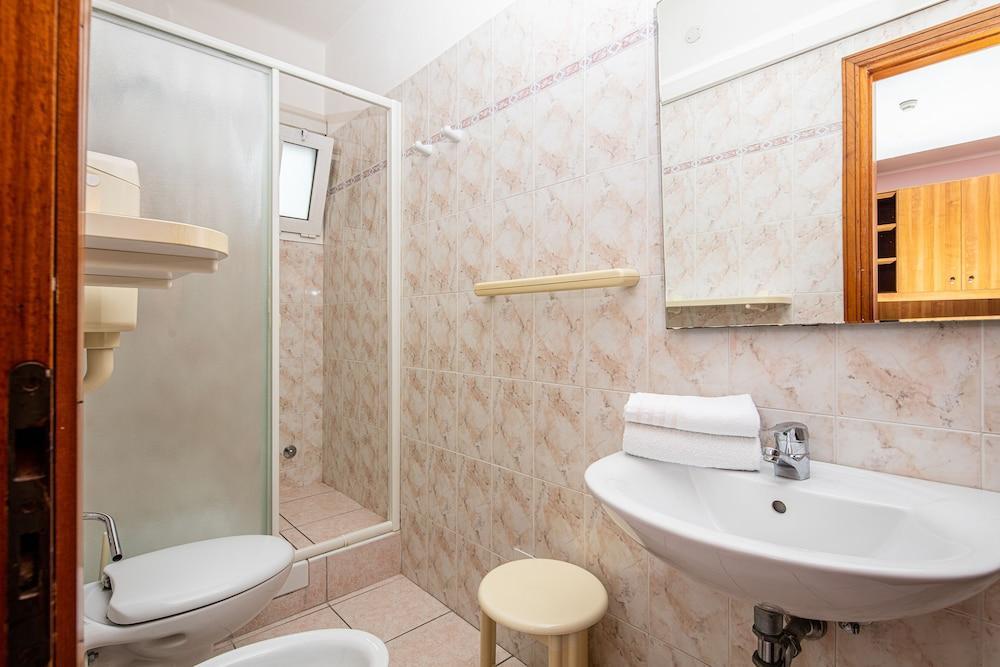 Hotel Al Ponte Линяно Сабиадоро Екстериор снимка