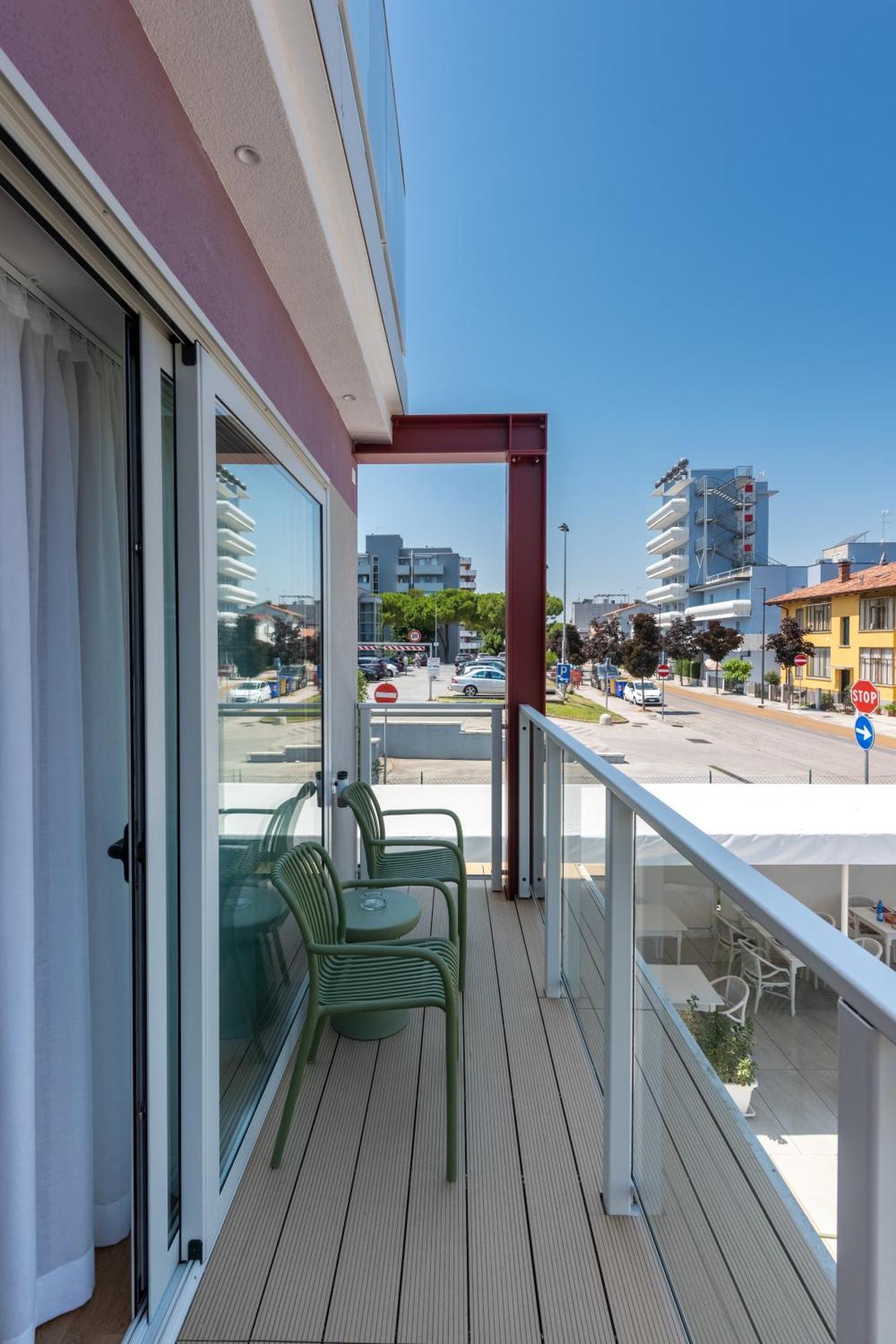 Hotel Al Ponte Линяно Сабиадоро Екстериор снимка