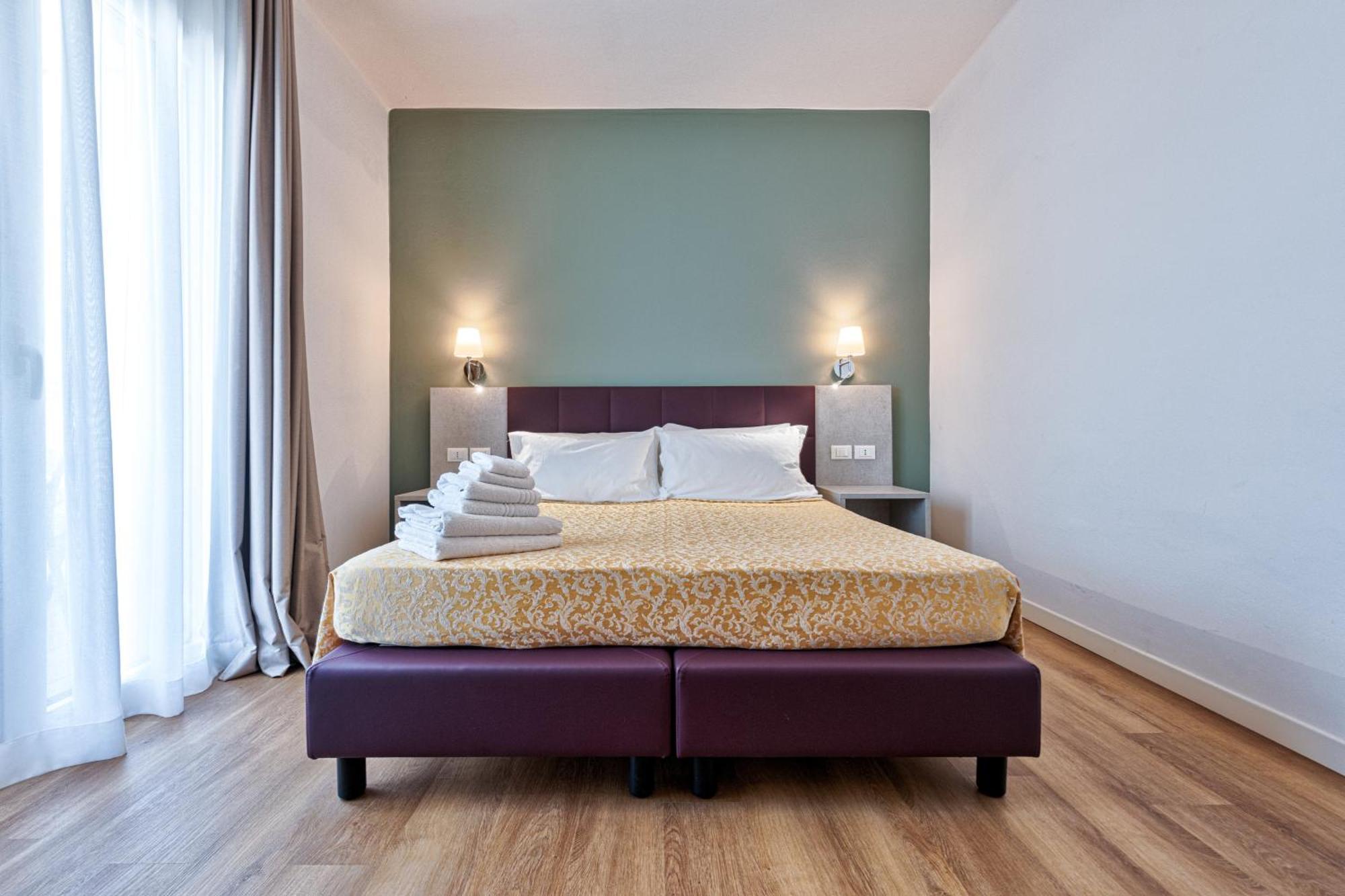 Hotel Al Ponte Линяно Сабиадоро Екстериор снимка