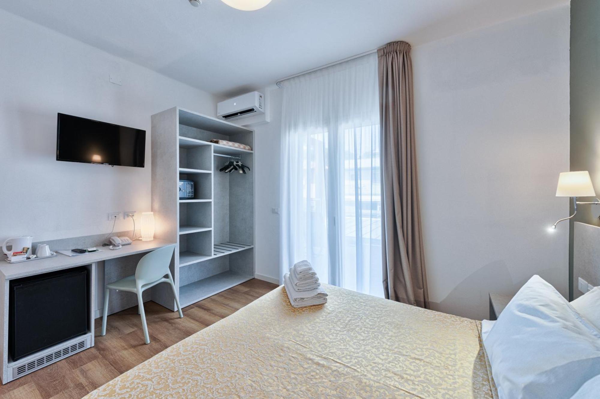Hotel Al Ponte Линяно Сабиадоро Екстериор снимка