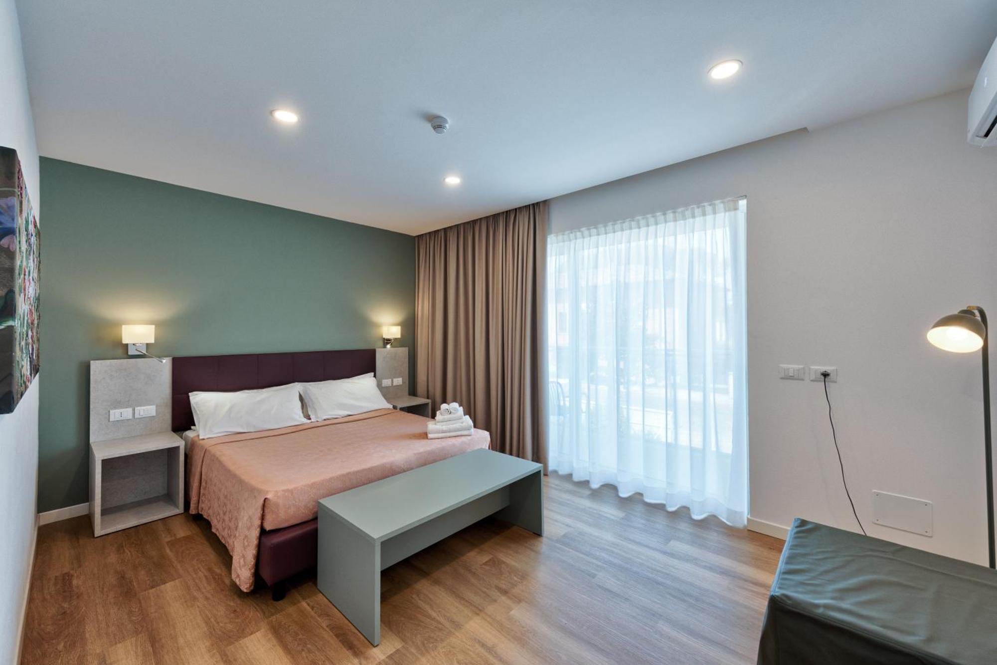 Hotel Al Ponte Линяно Сабиадоро Екстериор снимка