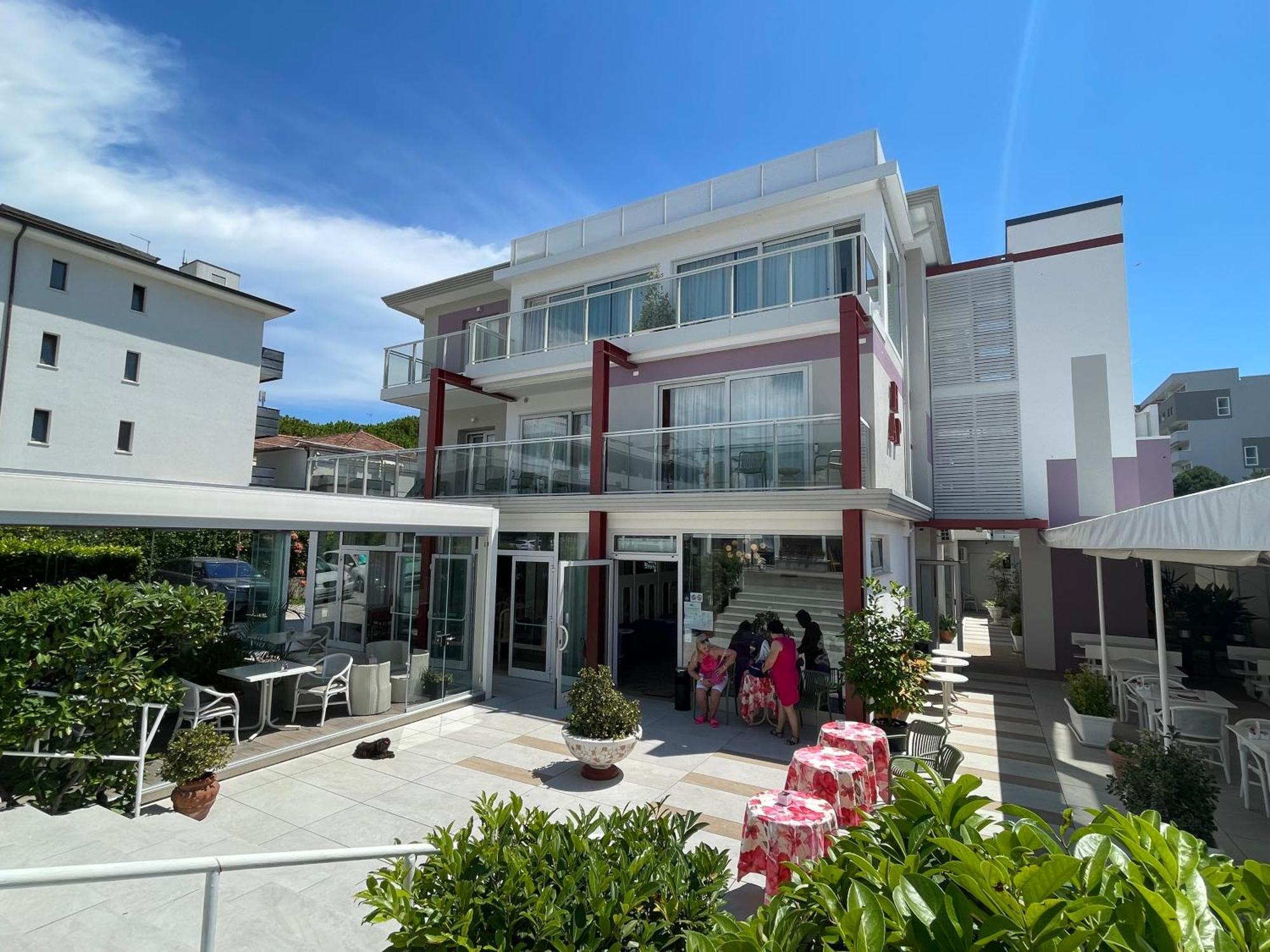 Hotel Al Ponte Линяно Сабиадоро Екстериор снимка