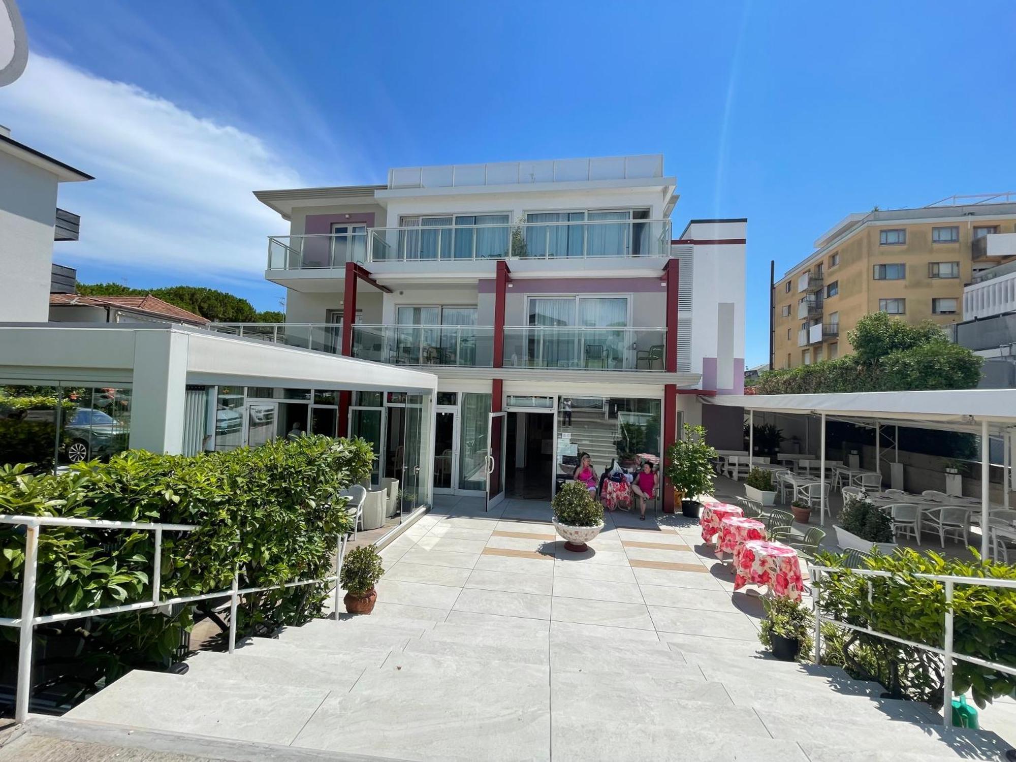 Hotel Al Ponte Линяно Сабиадоро Екстериор снимка