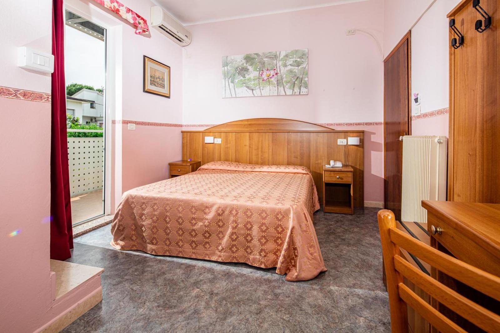 Hotel Al Ponte Линяно Сабиадоро Екстериор снимка
