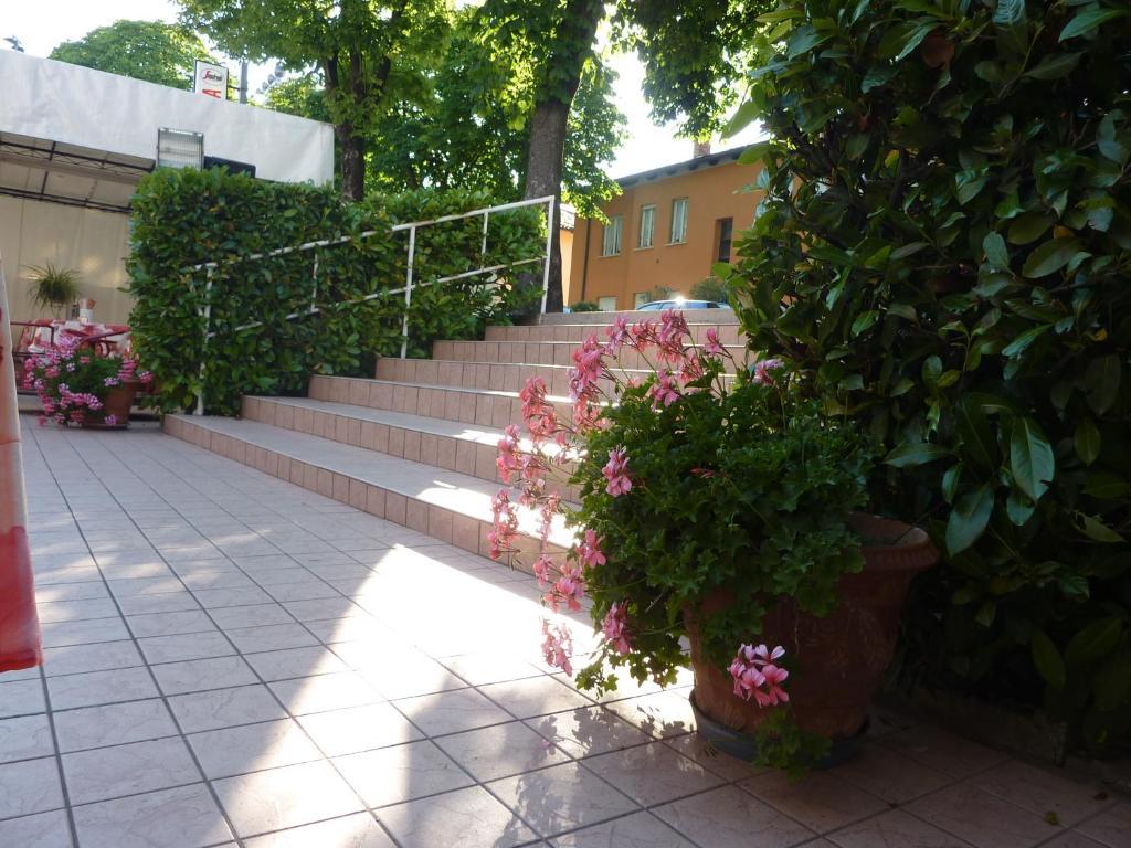 Hotel Al Ponte Линяно Сабиадоро Екстериор снимка