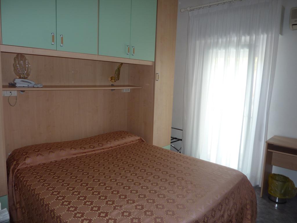 Hotel Al Ponte Линяно Сабиадоро Екстериор снимка