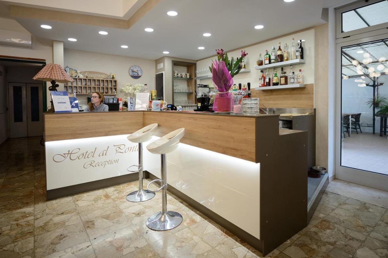 Hotel Al Ponte Линяно Сабиадоро Екстериор снимка
