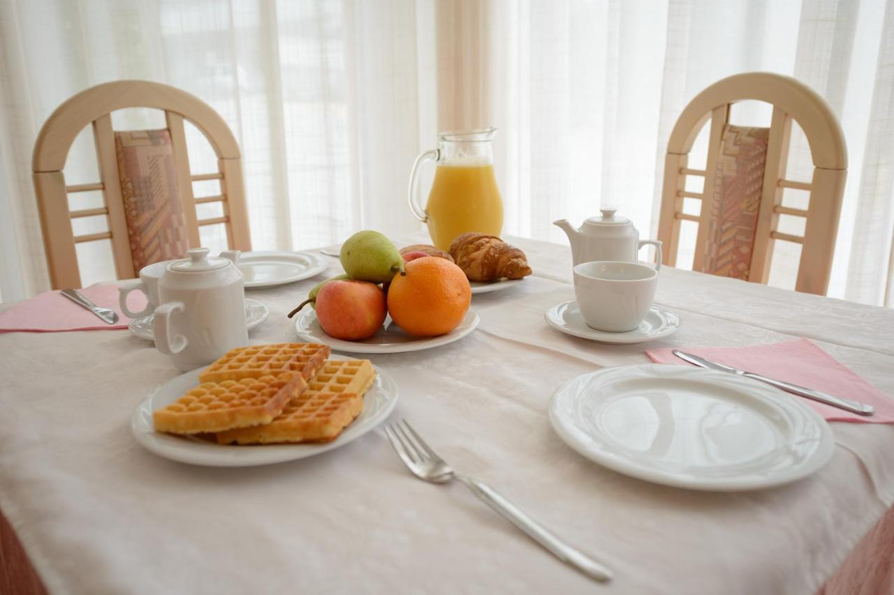 Hotel Al Ponte Линяно Сабиадоро Екстериор снимка