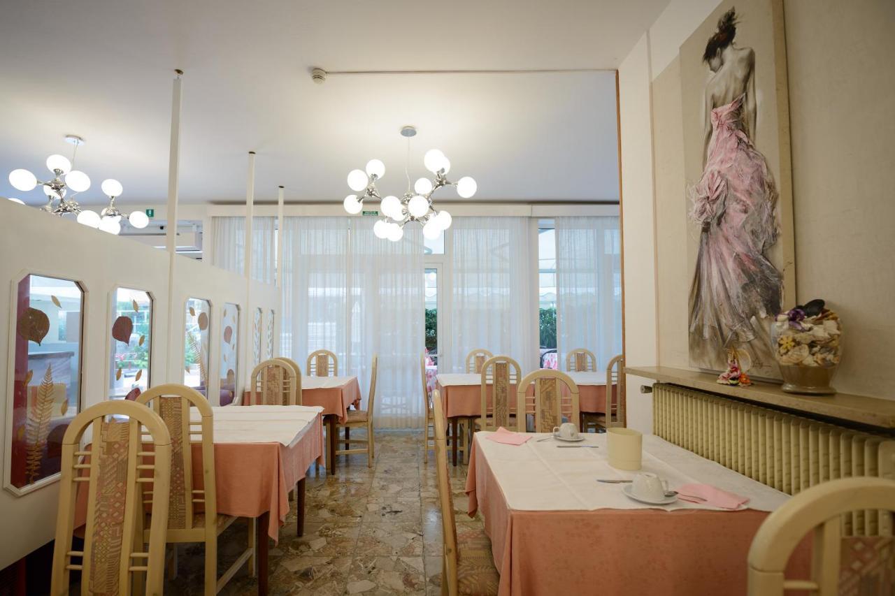 Hotel Al Ponte Линяно Сабиадоро Екстериор снимка