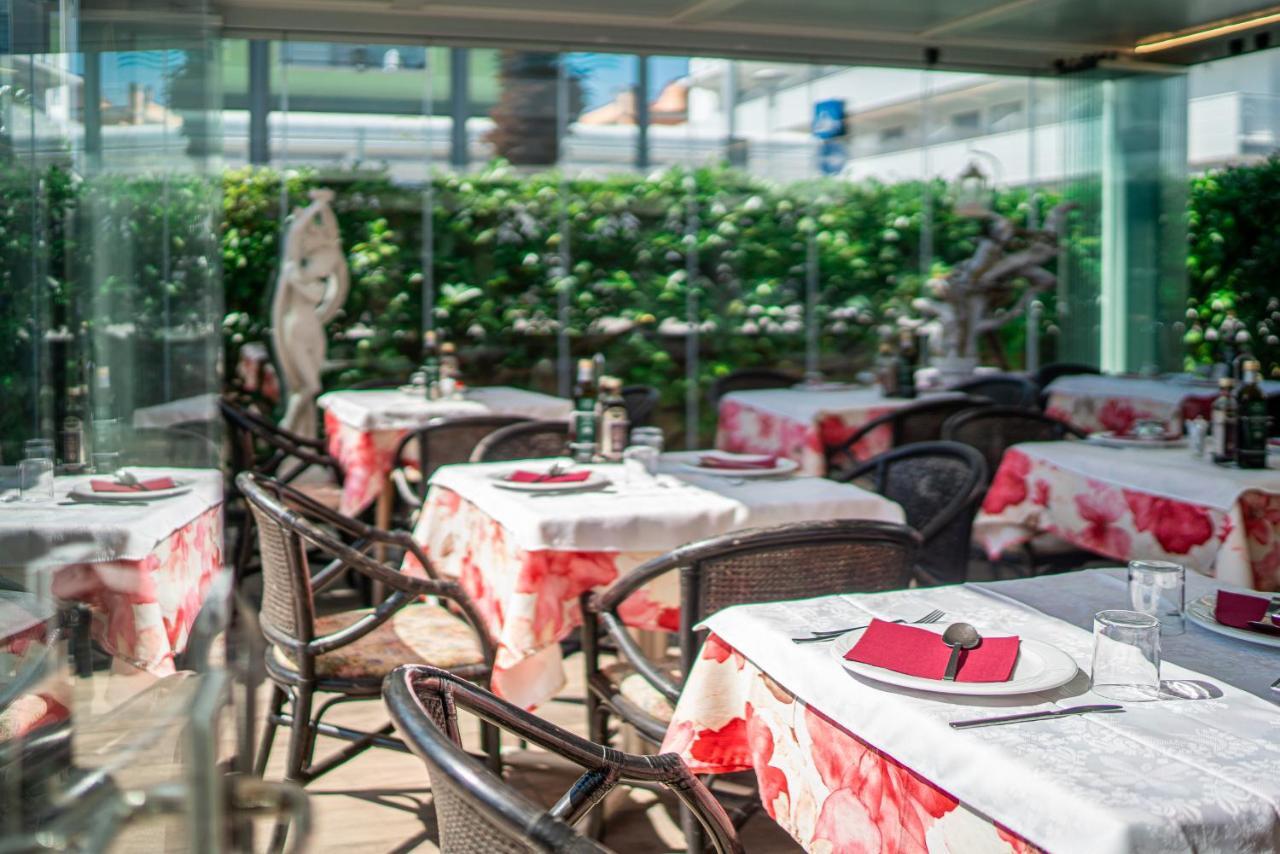 Hotel Al Ponte Линяно Сабиадоро Екстериор снимка