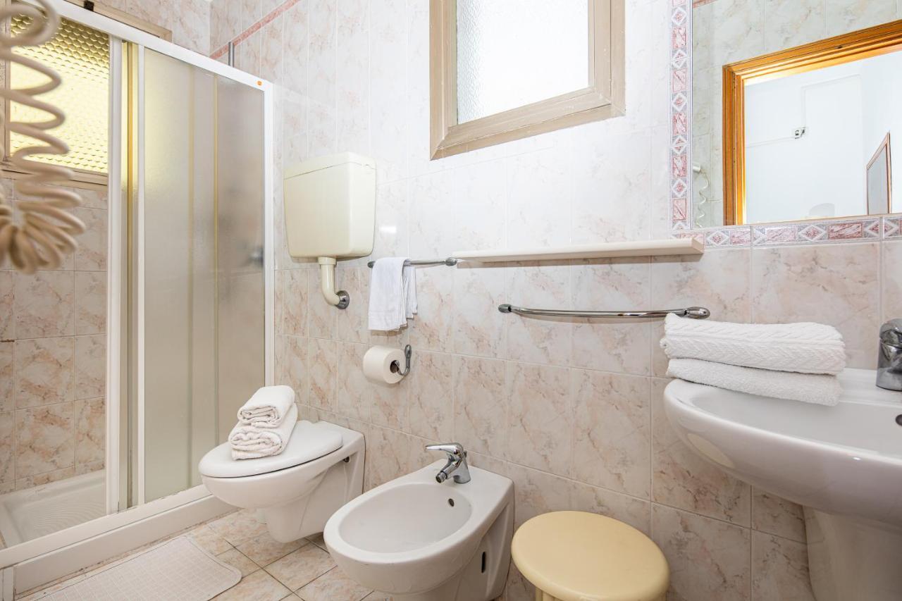 Hotel Al Ponte Линяно Сабиадоро Екстериор снимка