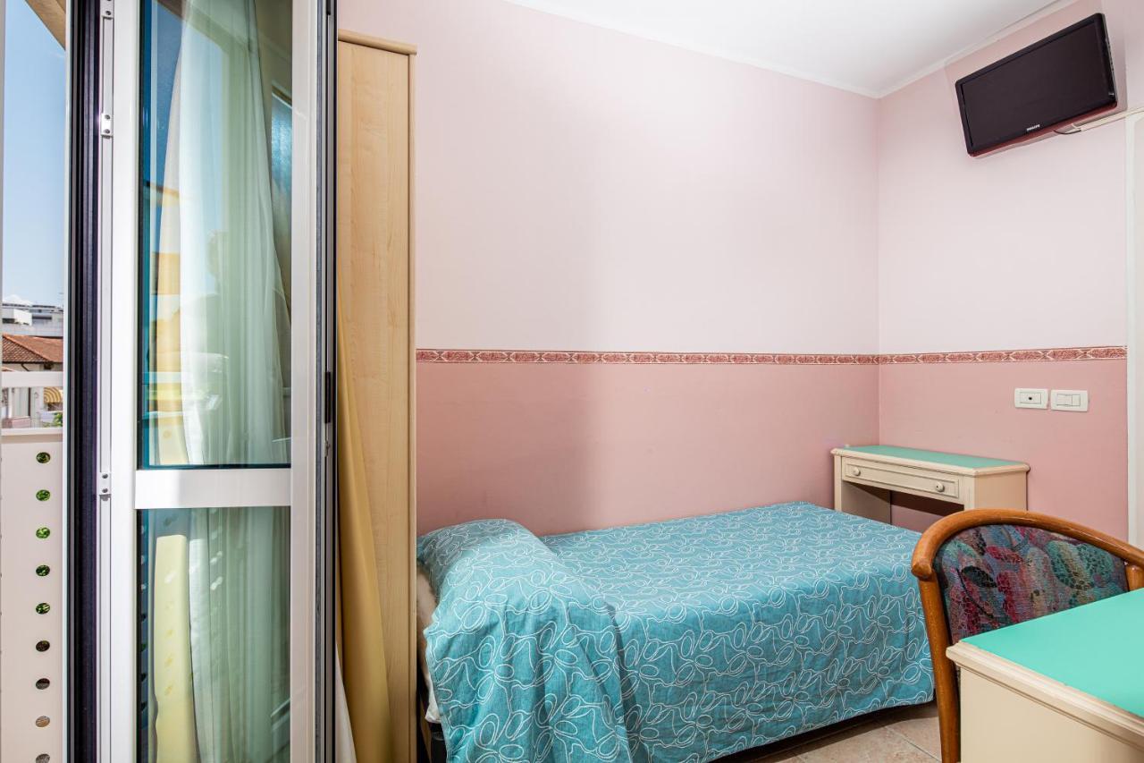 Hotel Al Ponte Линяно Сабиадоро Екстериор снимка
