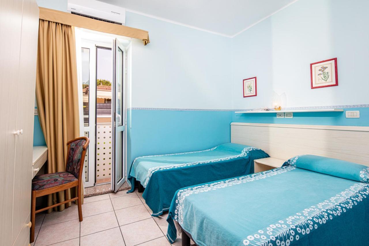 Hotel Al Ponte Линяно Сабиадоро Екстериор снимка