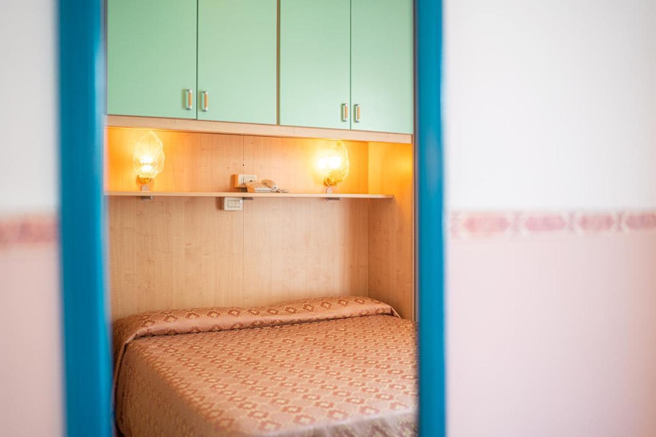Hotel Al Ponte Линяно Сабиадоро Екстериор снимка